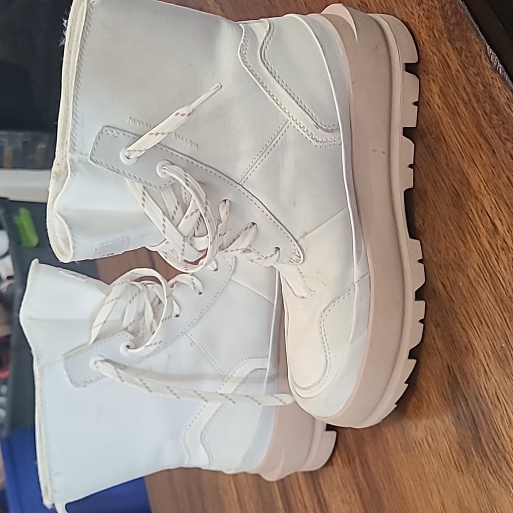UGG Platform Boots Womens 6 The Ugg Lug Lace-Up  White Unlined Chunky